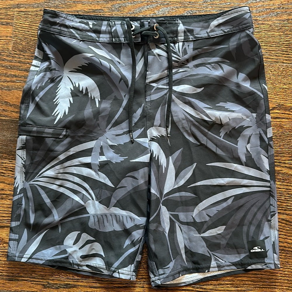 O’Neil Men’s board shorts- like new!